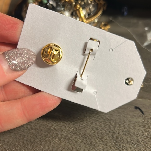 Gold King and Queen Brooch Set - Picture 3 of 3